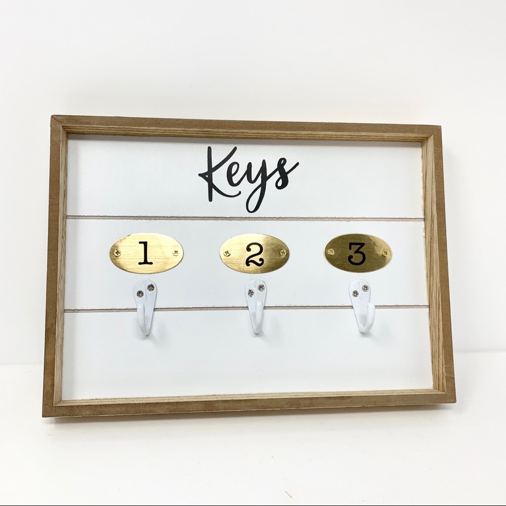 Crafty wooden shadow box key holder / rack / hooks - Picture 1 of 7